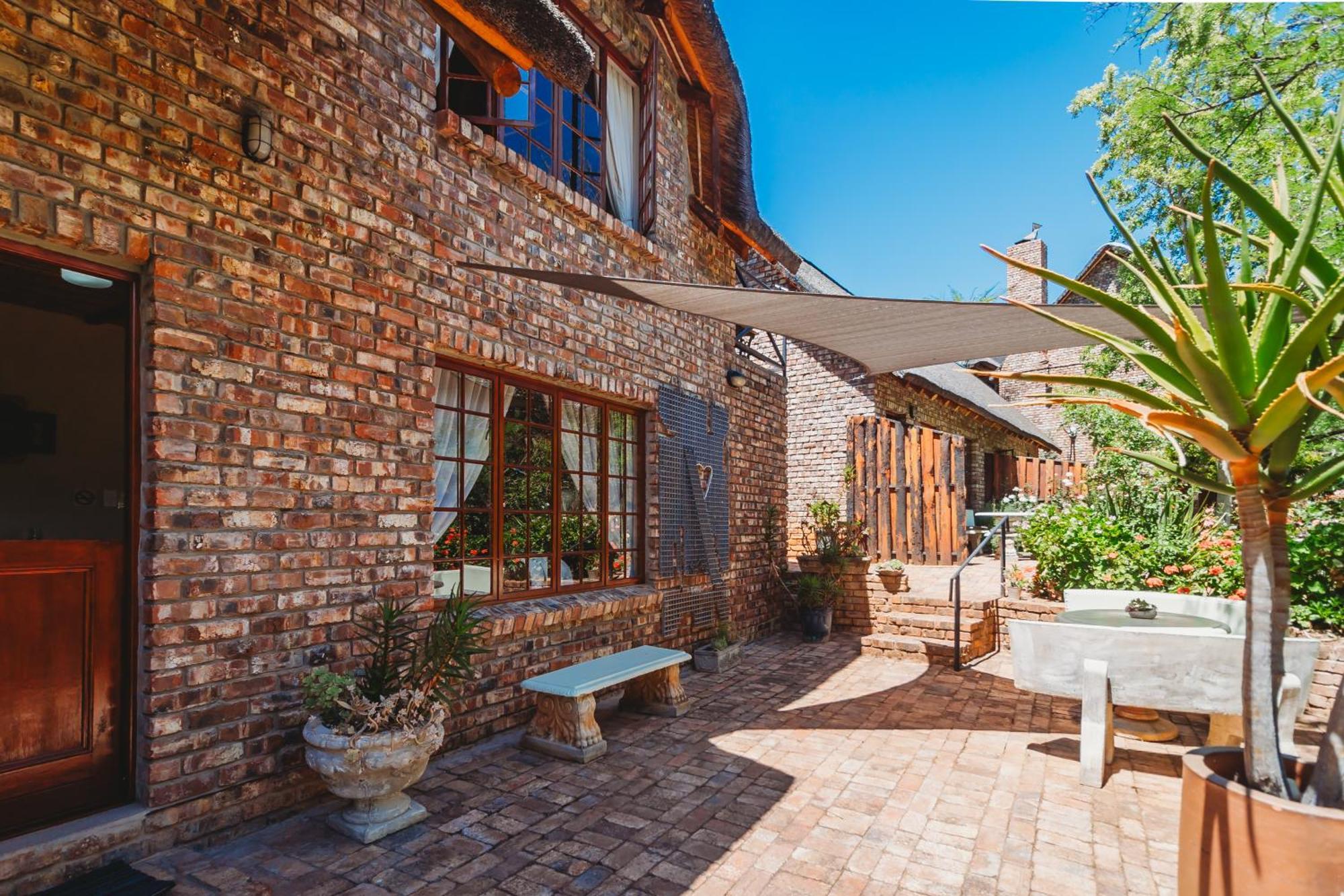 De Poort Country Lodge Oudtshoorn Buitenkant foto