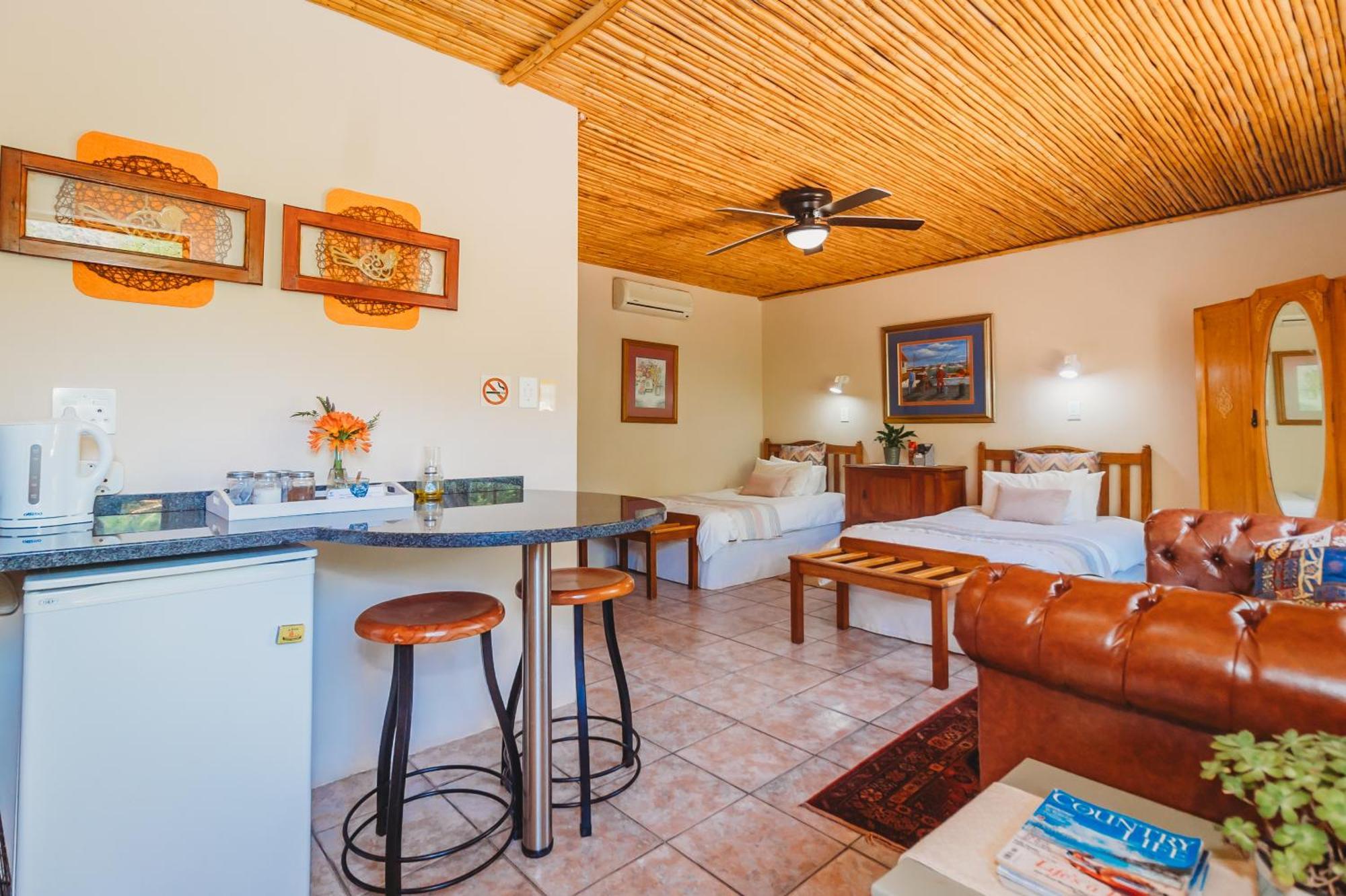 De Poort Country Lodge Oudtshoorn Buitenkant foto