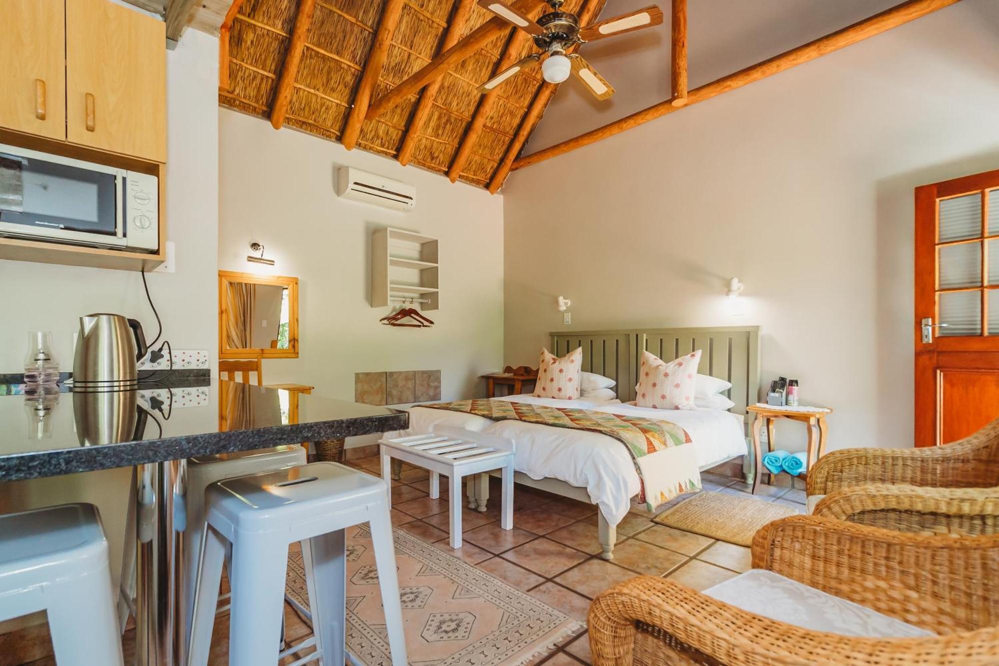 De Poort Country Lodge Oudtshoorn Kamer foto
