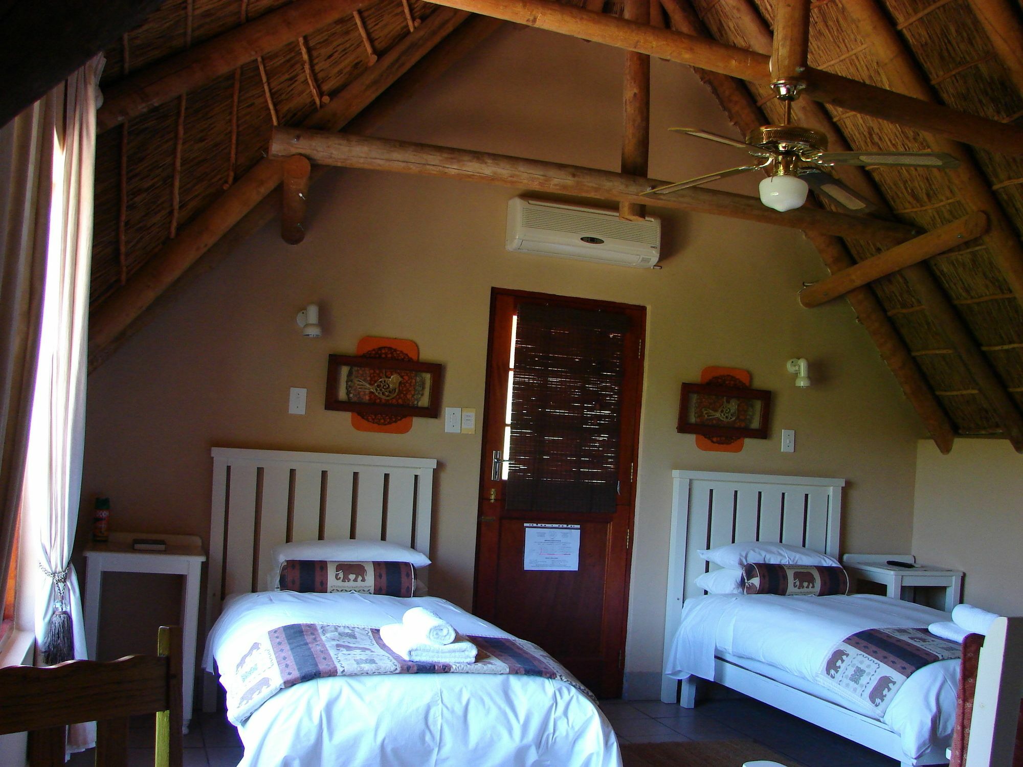 De Poort Country Lodge Oudtshoorn Buitenkant foto